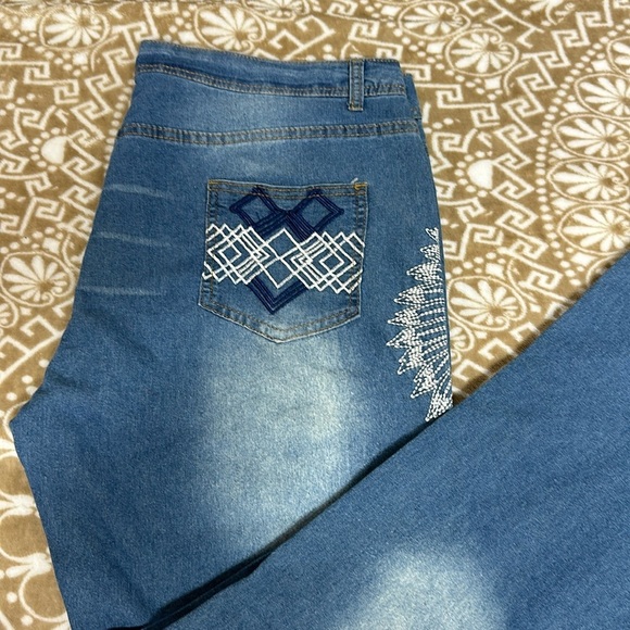 Denim - Unbranded Jeans With Embroidery Sz xl Measurements in photos